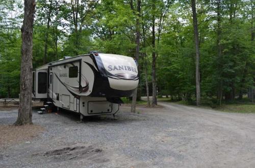 RV Site Full Hookup up to 43ft