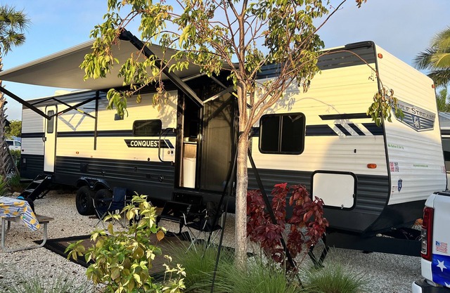 RV with 2 bedrooms ( queen)