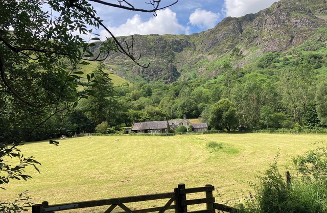 S/C Studio in medieval farm house Ideal for walkers, birders & writers.