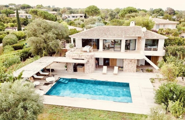 SEASIDE VILLA WITH SWIMMING POOL FOR FAMILY OR FRIENDS - TASTEFULLY DECORATED