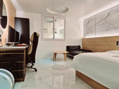 S Hotel