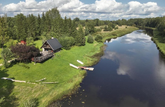 Saarisoo - Oaas jõe kaldal