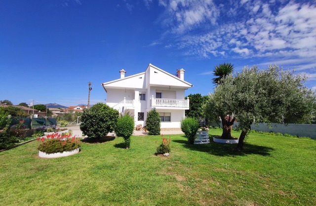 SABARIS, GARDEN AND PROXIMITY.