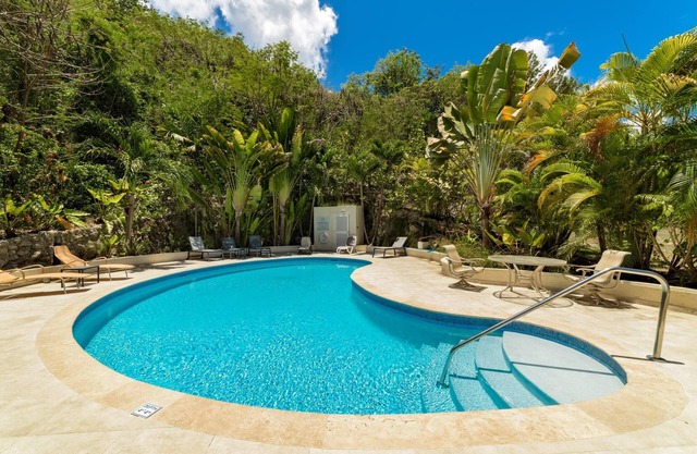 Sabella - Luxury Villa, steps to White Sand Beaches, Restaurants Bars. Pool.
