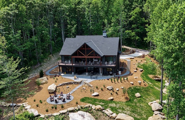 Saddles, Sand Traps & Summits: Ideal Family Retreat
