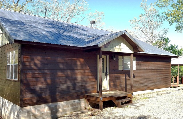 Safari on Glover River With Private Riverfront Access and Hot Tub by Redawning