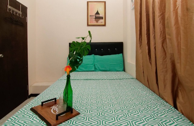 Safe and Comfy Homestay 10 minutes from Kingston Airport! Travelers Welcomed!