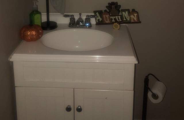 Safe spacious two bedroom home next to Rockingham high School