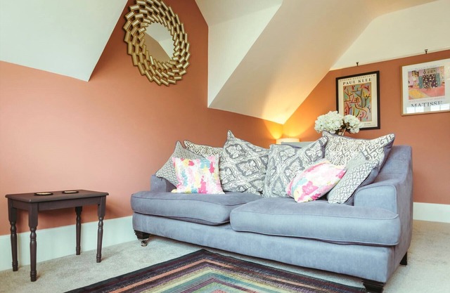 Saffrons Sunset - central, chic 2nd floor flat