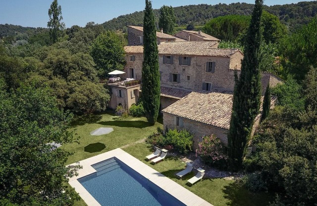 Safre Prieuré La Madelène: bed and breakfast in Provence at the foot of the Ventoux mountains