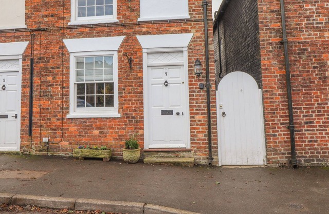 SAGE COTTAGE, family friendly, character holiday cottage in Caistor