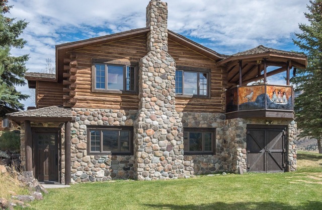 Sage Ranch-A short drive from Yellowstone Park with river access on 80 acres!