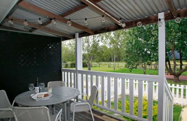 Sahara Trails 'Cabin 2' - WiFi, Air Conditioning, Horse Riding and much more !