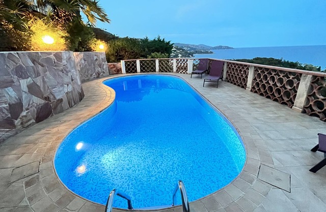 Saint Clair, air-conditioned villa with breathtaking sea views