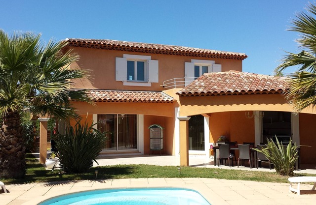 Saint Cyr/Sea Beach Lecques, villa with pool, air conditioning, shops.