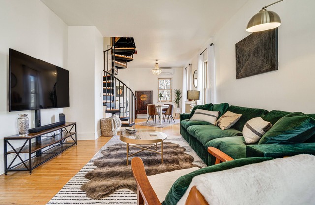 Saint Paul Vacation Rental Near Shopping & Dining!