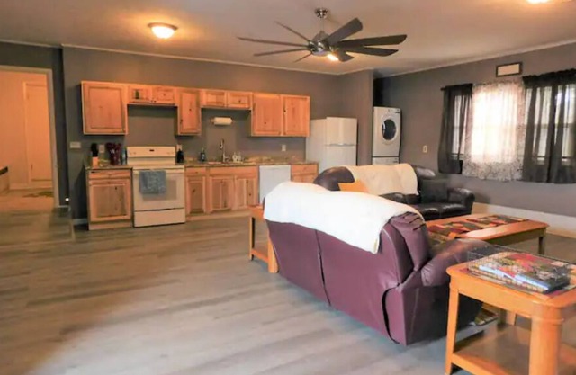 Saint Theresa 2, close to all amenities of the FLX!
