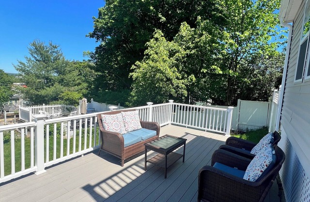 Salem Gem! Home away from home in Salem, Ma with yard!