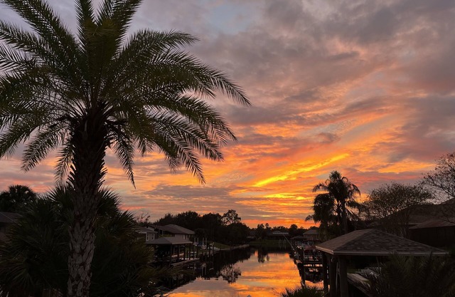 Salt Water Canal home w/Dock, Family/Pet Friendly, close to Beach and A1A