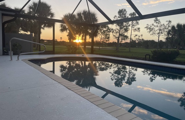 salt water Pool, golf, over looking 18th green