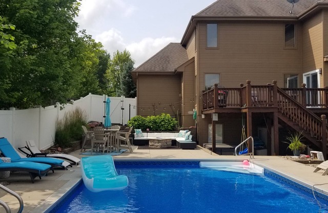 Salt Water Pool, Hot Tub and Golden Tee