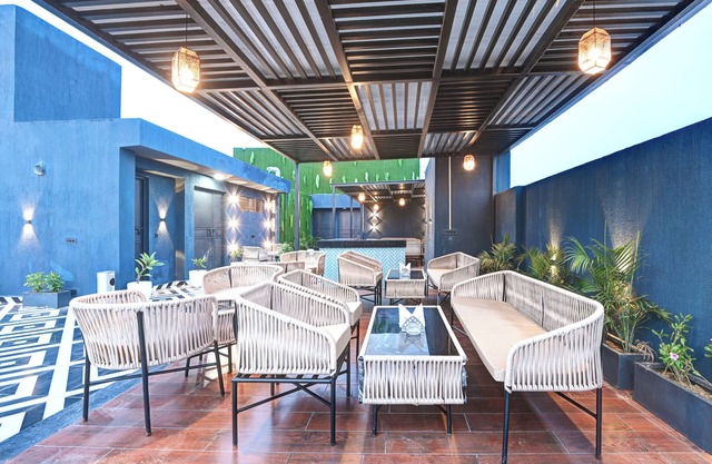 Saltstayz Select - Pitampura