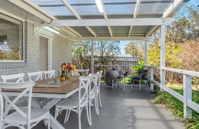 Salty Marlin – pet friendly, 5-minute walk to the calm waters of the bay