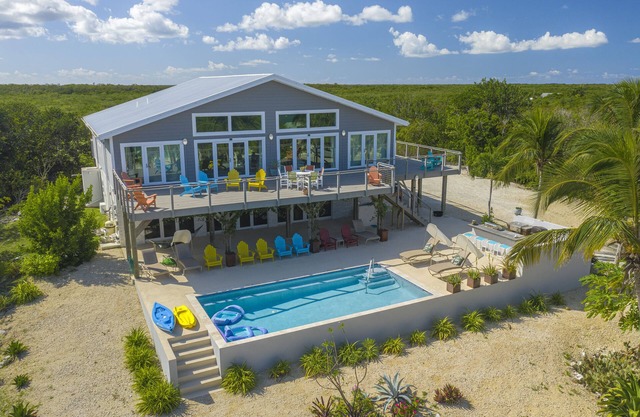 Salty Stay is a perfect beach view retreat in North Side