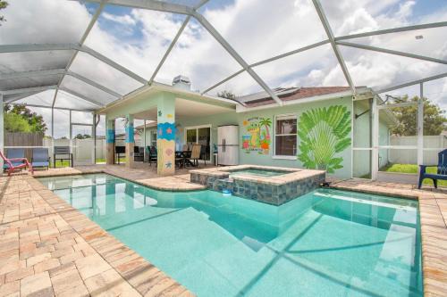 SaltyLux16 Heated Saltwater Pool, Near Beach, Honeymoon Island, Farmer market