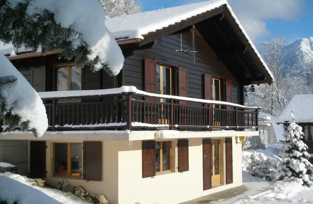 Salvan/Les Marécottes : Mountain views - Garden, terrace - Skiing and hiking