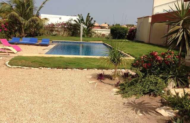 Saly Superb villa with private pool, 100 m beach, maid included