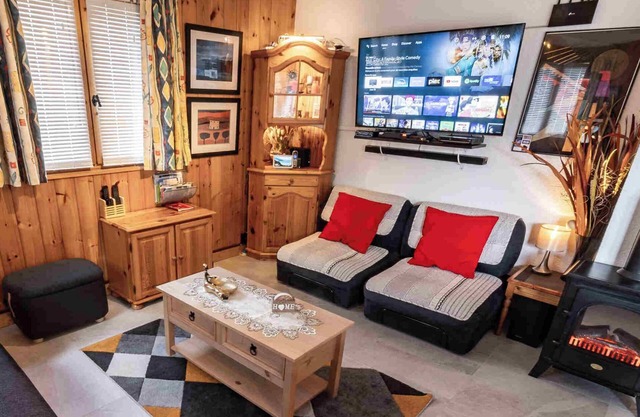Samoëns apartment, sleeps 5 within village. Free Wi-Fi