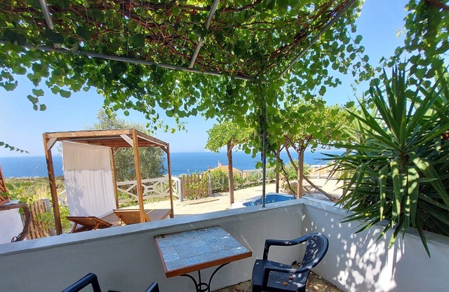 Samos Island - Panorama Apartment with Jacuzzi