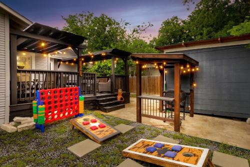 San Antonio 4-bedroom Home with Hot Tub Minutes to Downtown, Alamodome, and Frost Bank Center