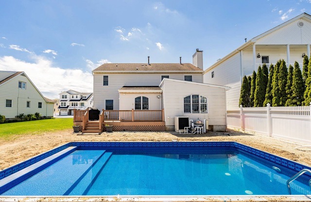 SAN65 | New everything! Custom 6BR 3ba home, close to it all with private pool, pets!
