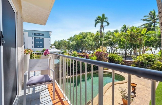 Sand Cay Beachfront Apartment 1 - 2 Bedrooms