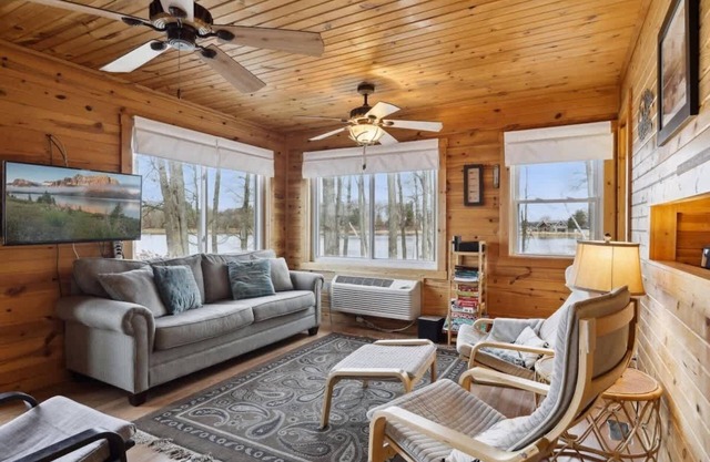 Sand Lake Peninsula Getaway - Sandy Beach