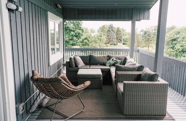 Sandbanks Escape (5 min drive) on Sheba’s Island | Pet-Friendly Cottage