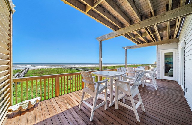 Sandcastle | Beachfront & Private Walkover