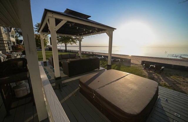 Sandcastle Way| Historic Oneida Lakefront Condo 3