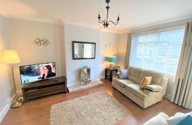 Sandpiper - sea views and seconds from the beach