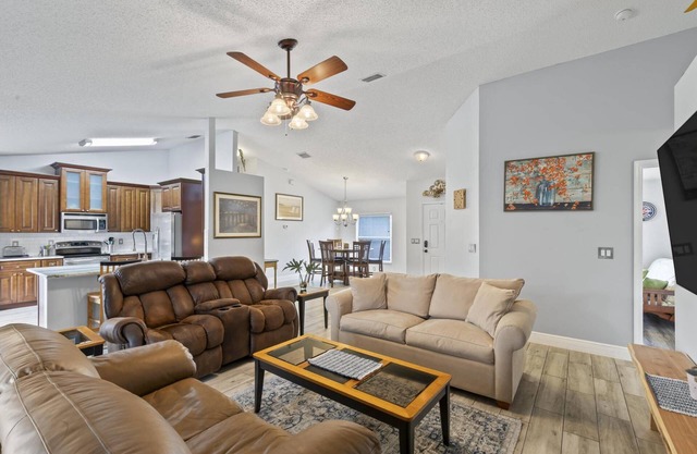 Sandpiper Path | Palm Coast | Dog Friendly | 9 Miles To The Beach | Close To Golfing & Restaurants