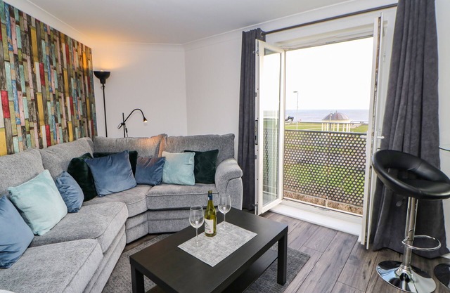 SANDY CORNER, pet friendly, country holiday cottage in Blyth