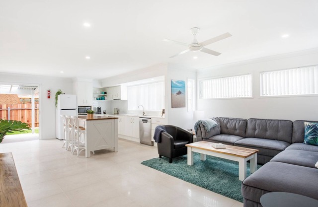 Sandy Feet Retreat - Pet Friendly - 1 Min Walk to Beach
