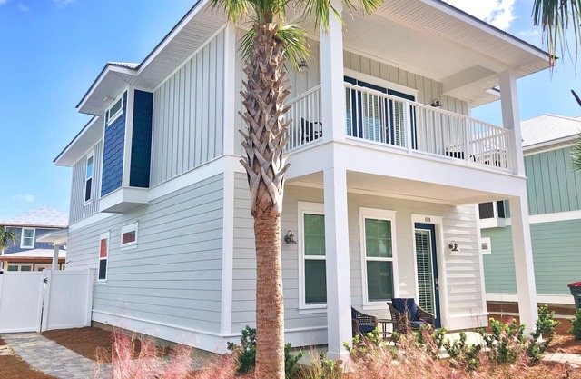 Sandy Feet Retreat~Vacation home w/heated pool~Sleeps 12~Steps to beach access!