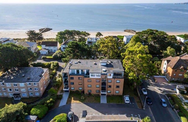 Sandy Shores - 2-bed flat on Sandbanks Peninsular