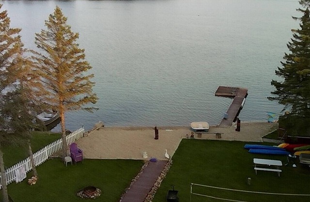 *SANDY SWIM-IN-BEACH* Lakefront 🏖 A/C included! 3BR West Branch, MI Getaway