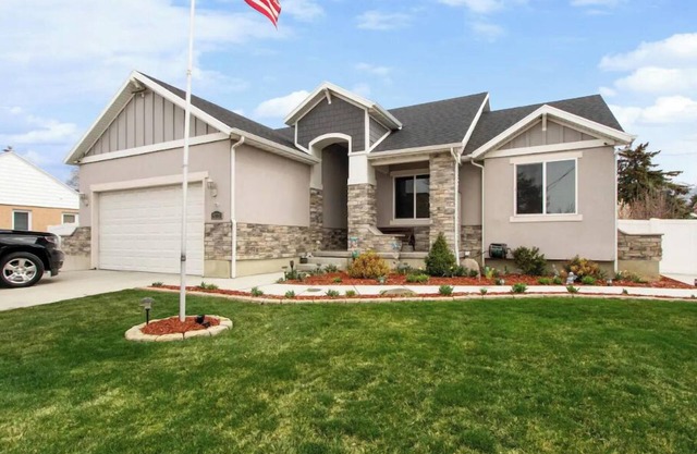 Sandy, UT home. Near the best skiing in the world