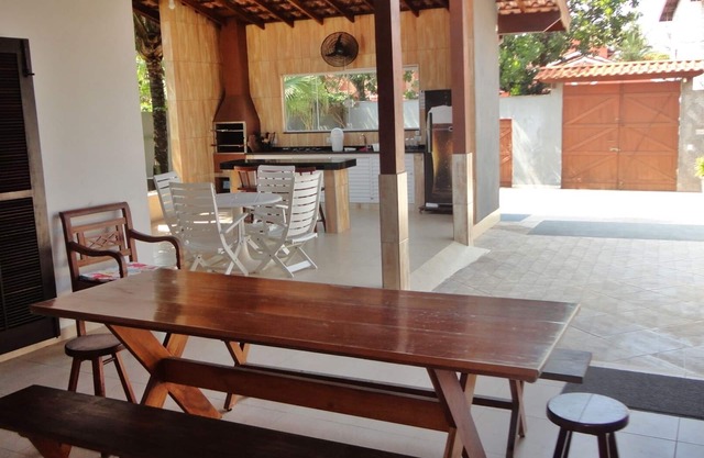 Sape Beach House 50 meters from the sea.