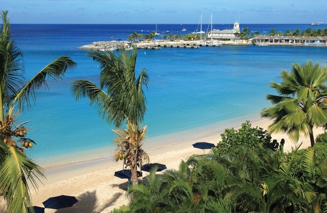 Sapphire on the beach - EXCELLENT RATES & OFFERS - 3 Bed Beachfront Villa
